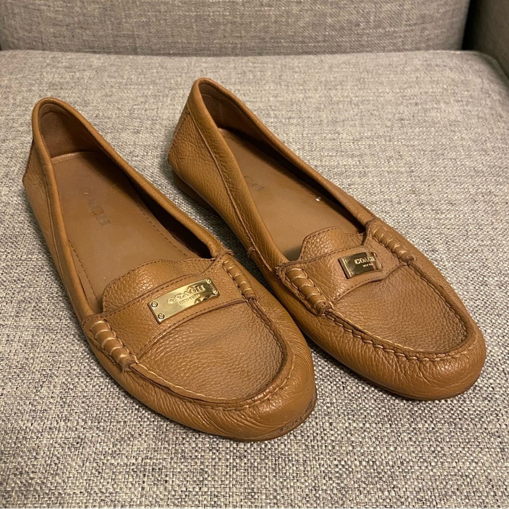 GUC Women’s Tan Coach Frederica Loafers Size 8.5